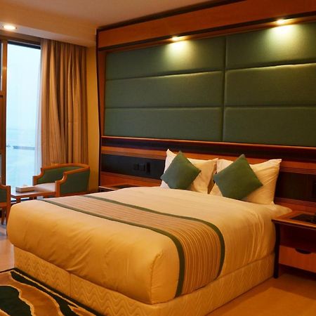 Nooh Tower Apartment Al Hidd Exterior foto