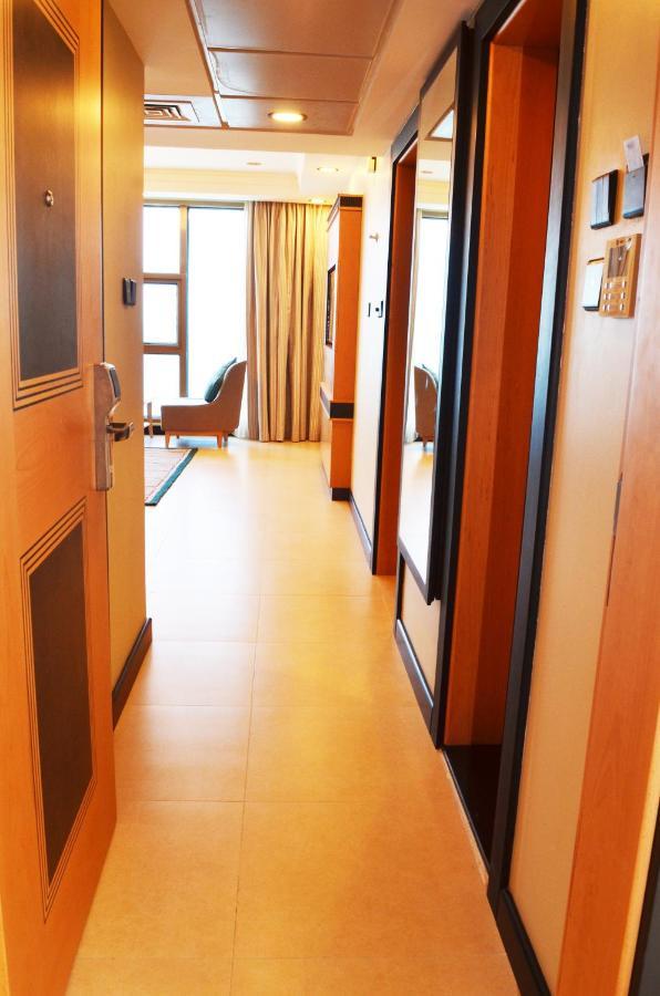 Nooh Tower Apartment Al Hidd Exterior foto