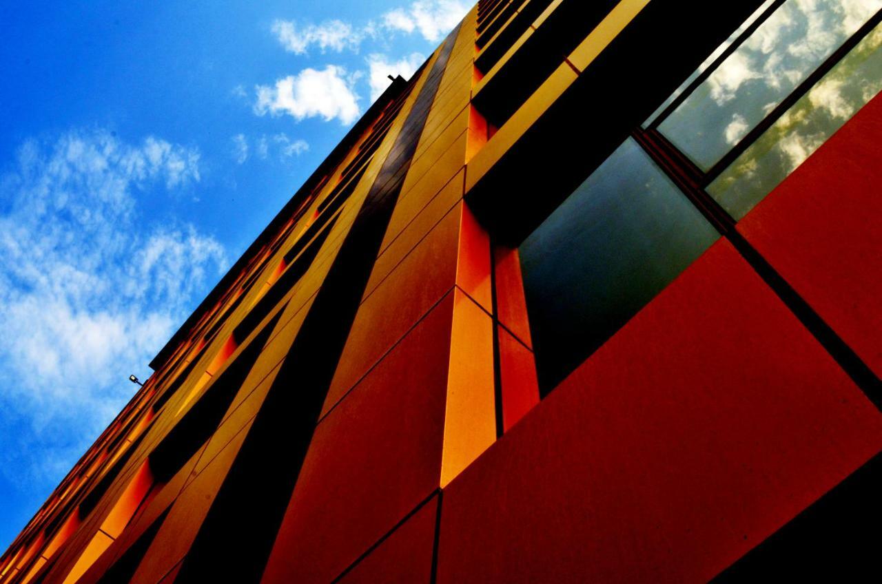 Nooh Tower Apartment Al Hidd Exterior foto