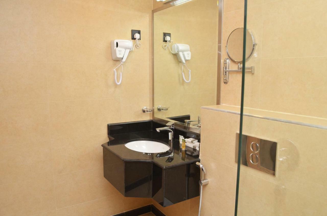 Nooh Tower Apartment Al Hidd Exterior foto